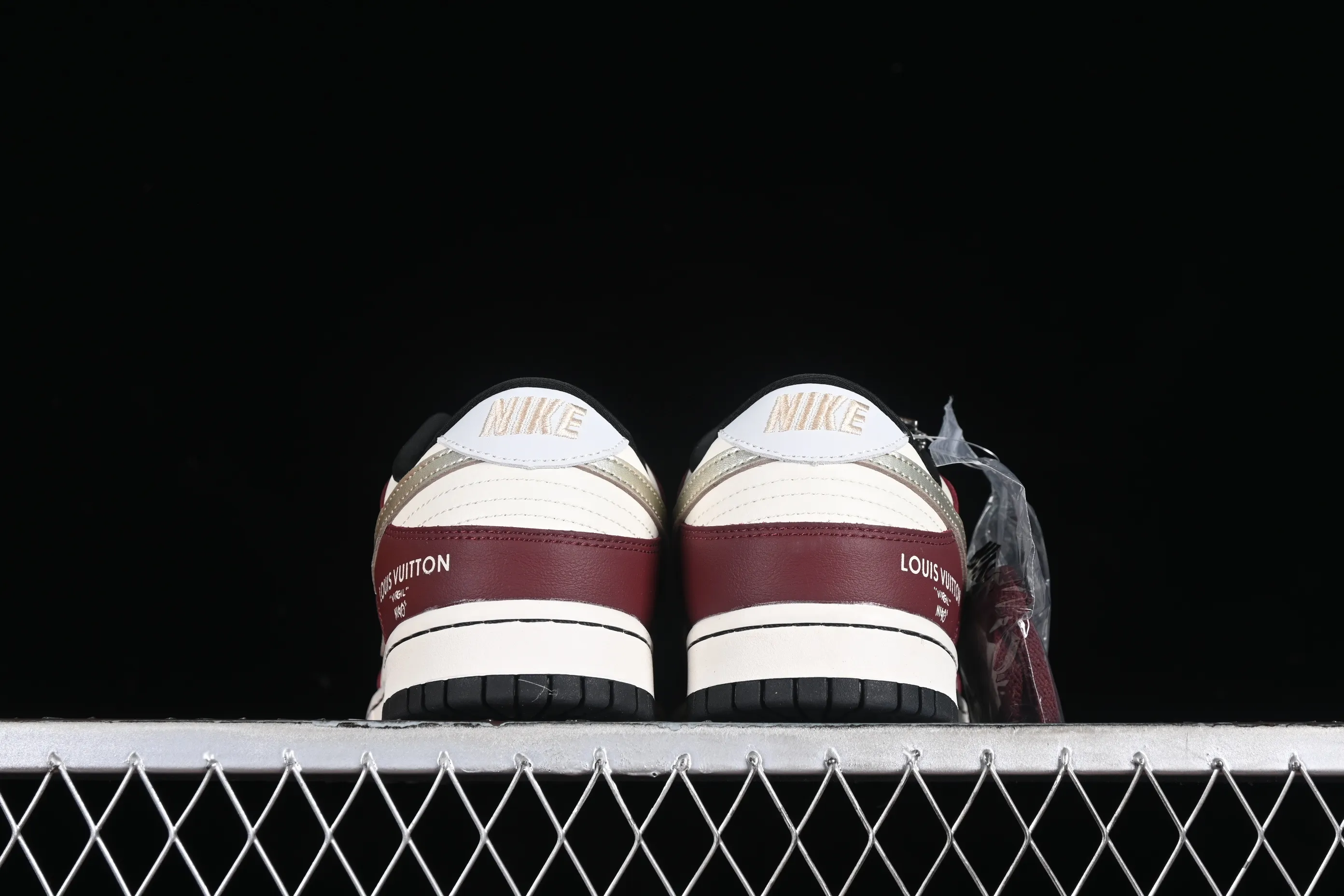 All Categories Nk SB Dunk Series Nk SB Dunk Low Low-top sneakers Louis Vuitton x Nk Dunk Low joint custom-burgundy silver hook SB low-top casual sneakers FC1688-188